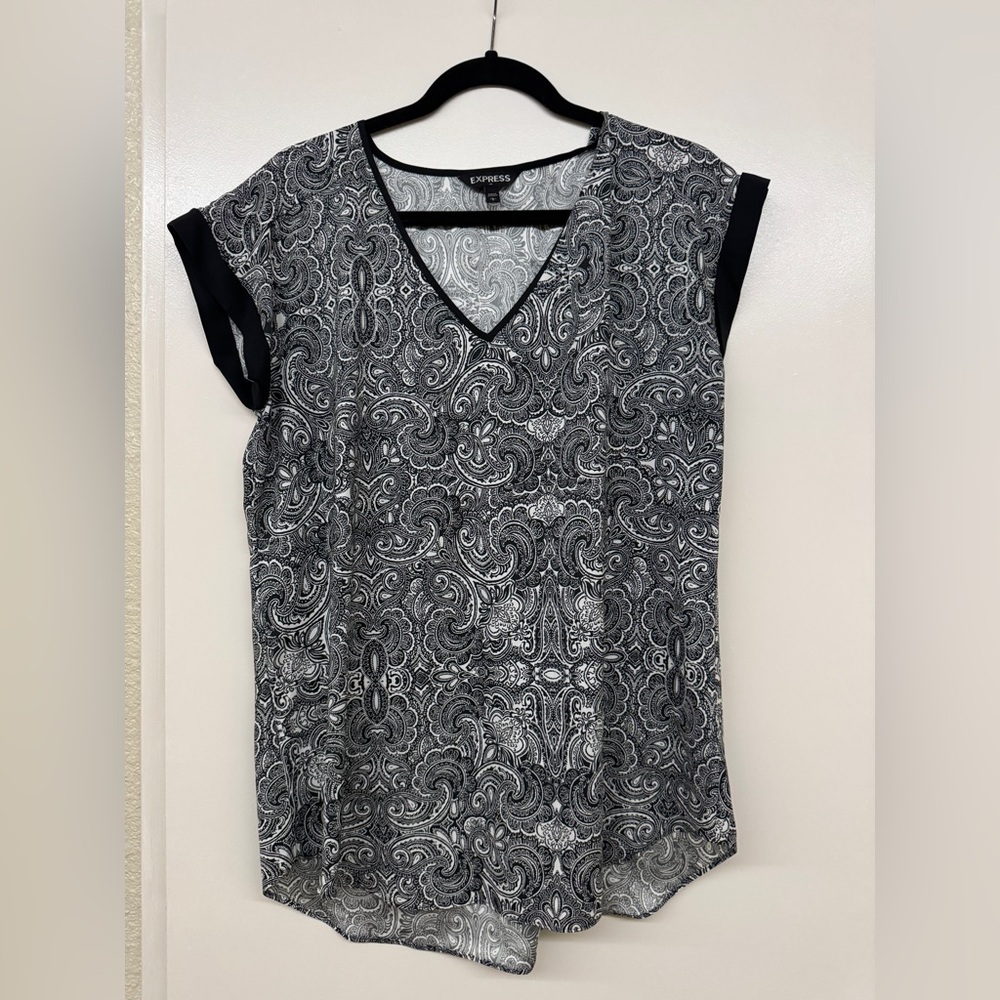 Express Women’s black & white Paisley Blouse